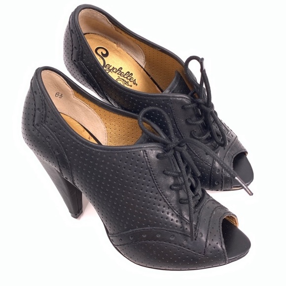 Anthropologie Shoes - Seychelles Leather 6.5 Oxford Black Booties